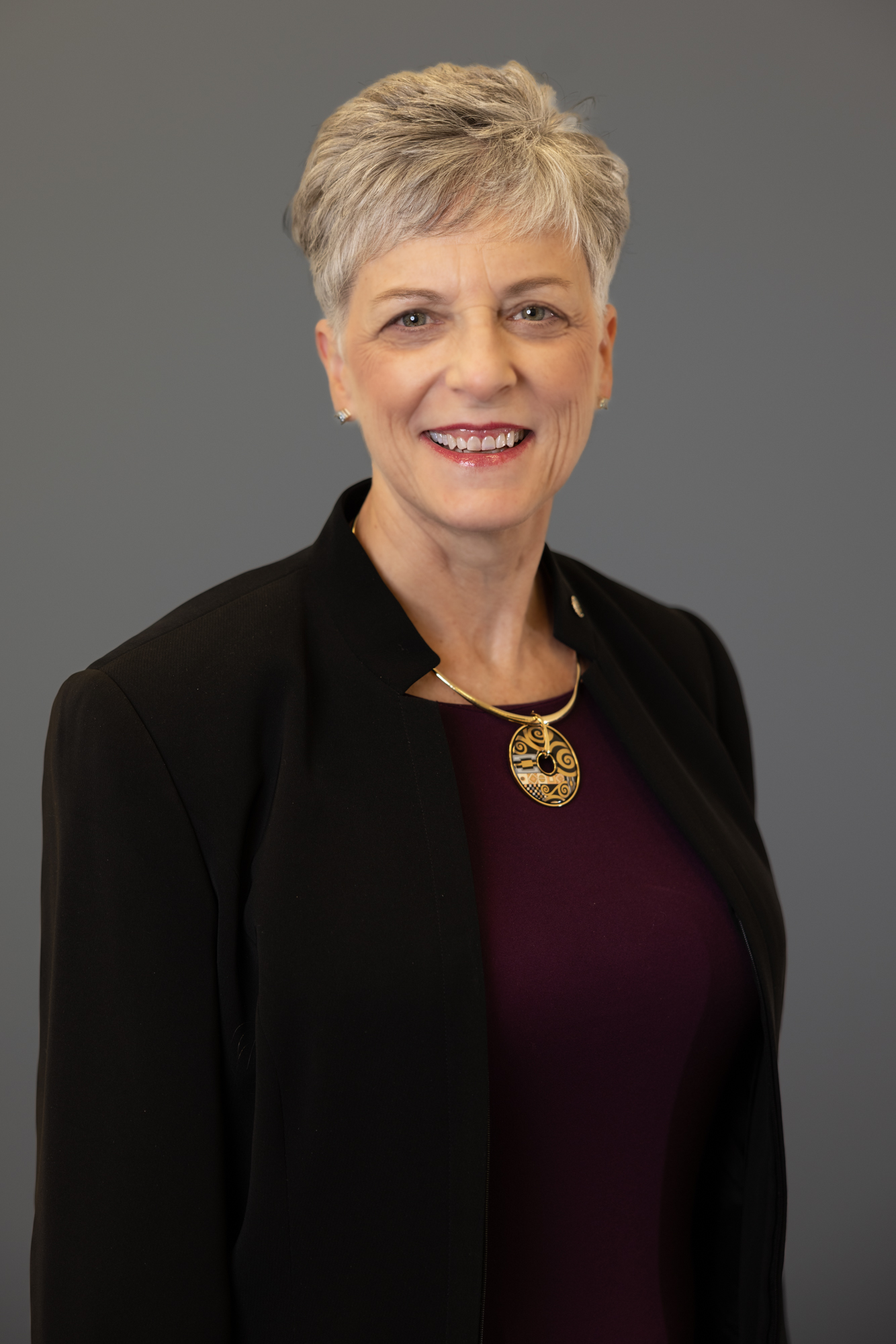 headshot for Laurie Menzel